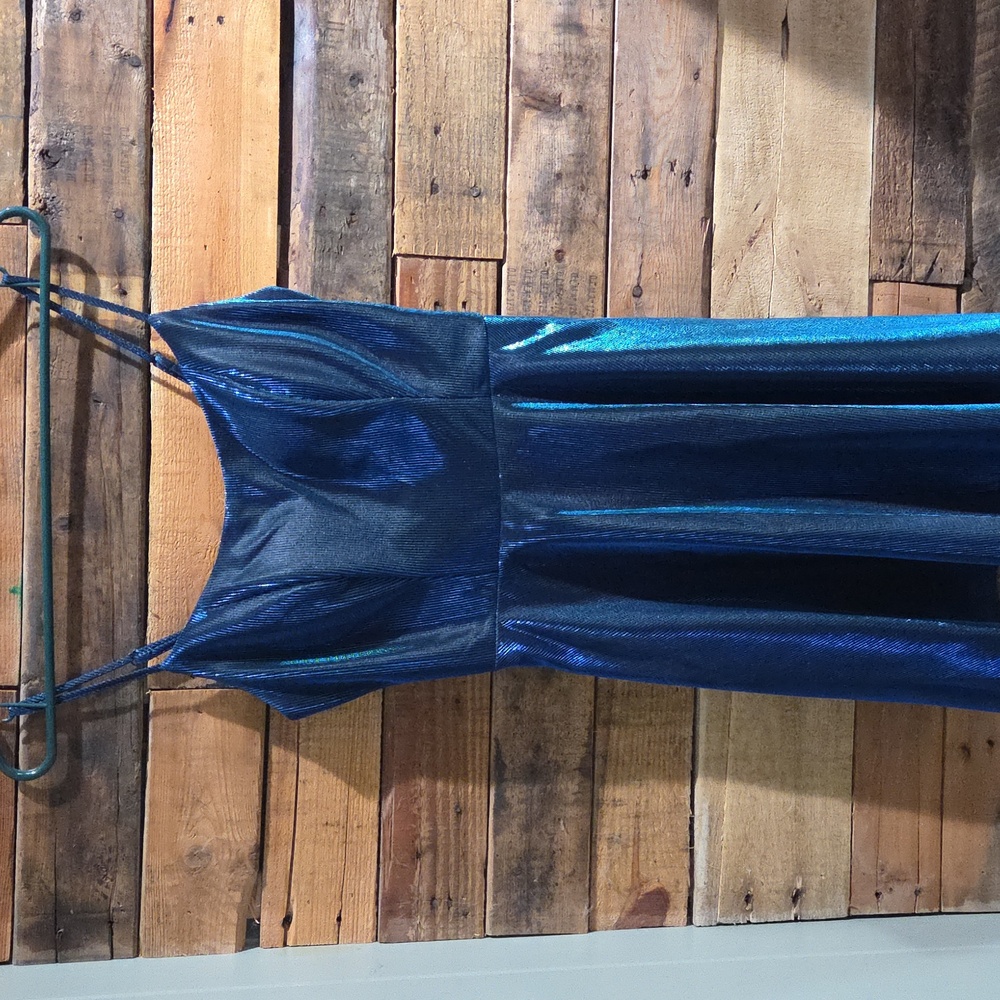 B. Smart Shimmering Blue Prom Dress